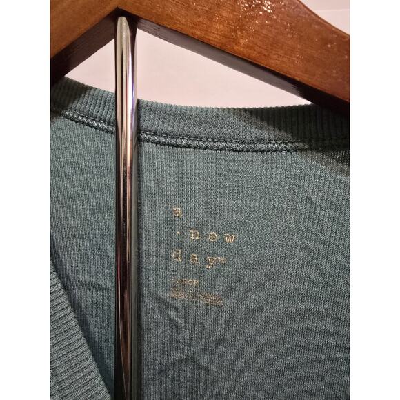 A New Day Women's Green Ribbed Tank Top Size L Sleeveless Stretchy Basic Casual - Picture 3 of 3